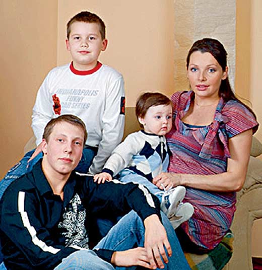 Наталия Антонова с детьми