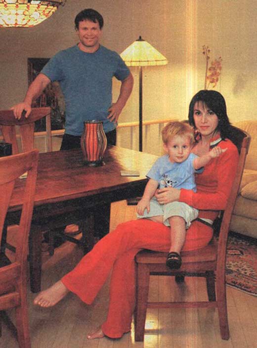 Олег Тактаров с женой Марией и сыном Никитой