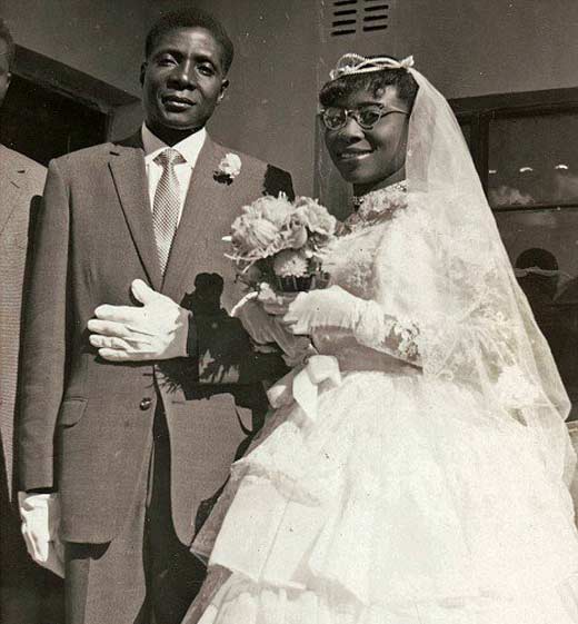 Роберт Мугабе с первой женой Салли