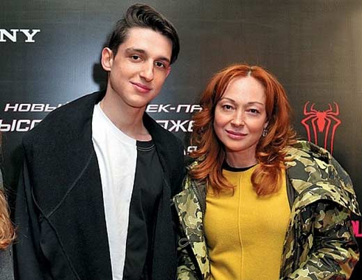 Виктория Тарасова с сыном Данилой