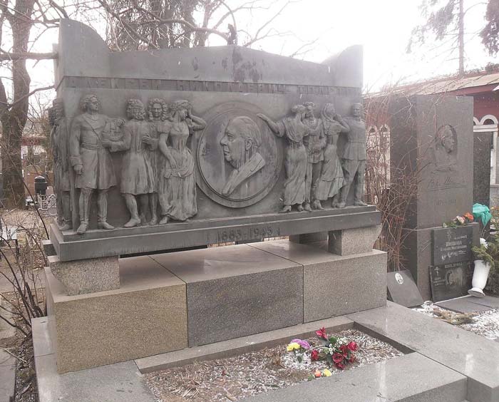 могила Алексея Толстого