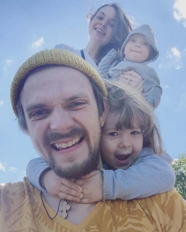 Анастасия Цибизова с мужем и детьми