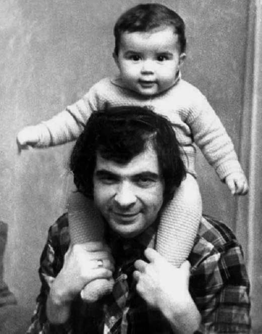 Денис Клявер в детстве с отцом Ильей Олейниковым