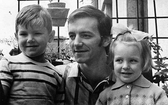 Илзе Лиепа в детстве с отцом и братом