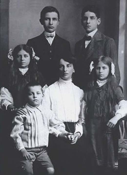 Инесса Арманд с детьми