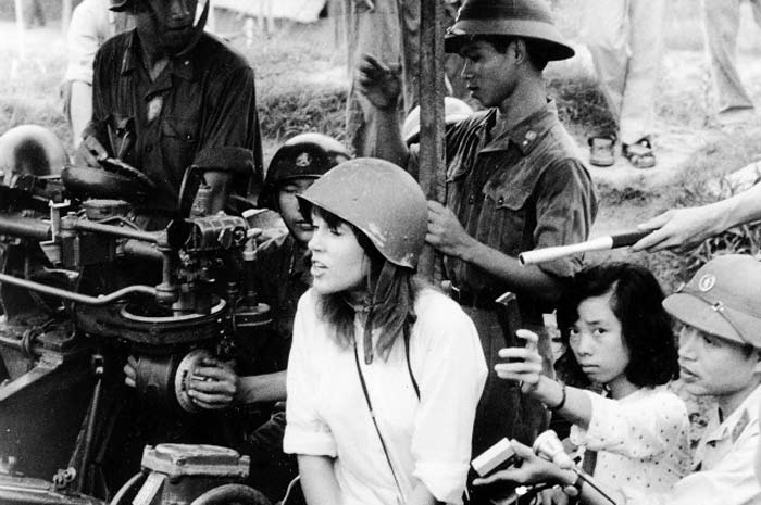 https://stuki-druki.com/biofoto/Jane-Fonda-Vietnam.jpg