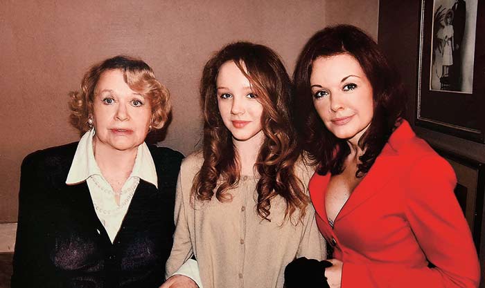 Ксения Хаирова с дочерью Настей и мамой