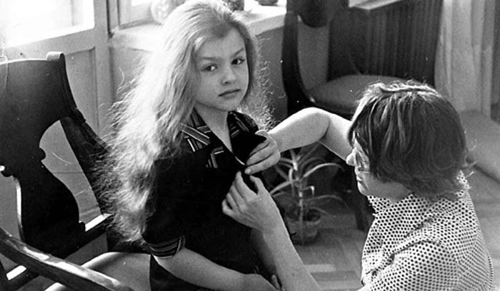 Ксения Хаирова в детстве с мамой Валентиной Талызиной