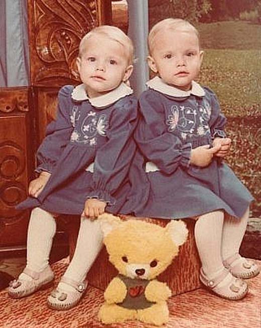 Lubov Bahankova i Vera Bahankova v detstve