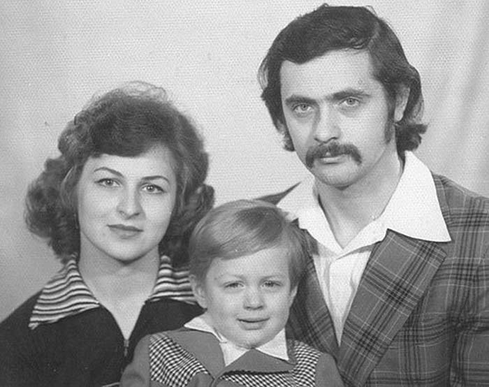 Михаил Евланов в детстве с родителями