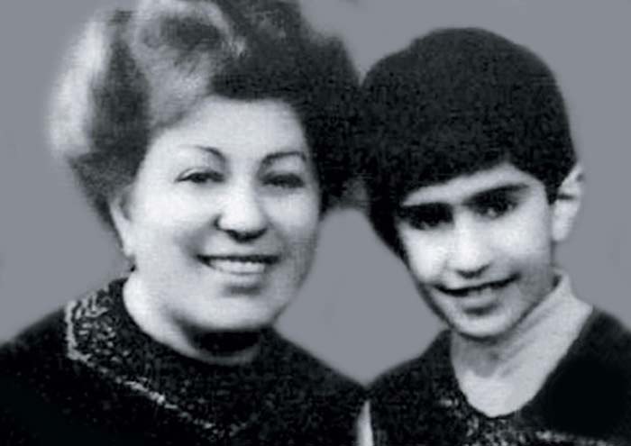 Николай Цискаридзе в детстве с мамой