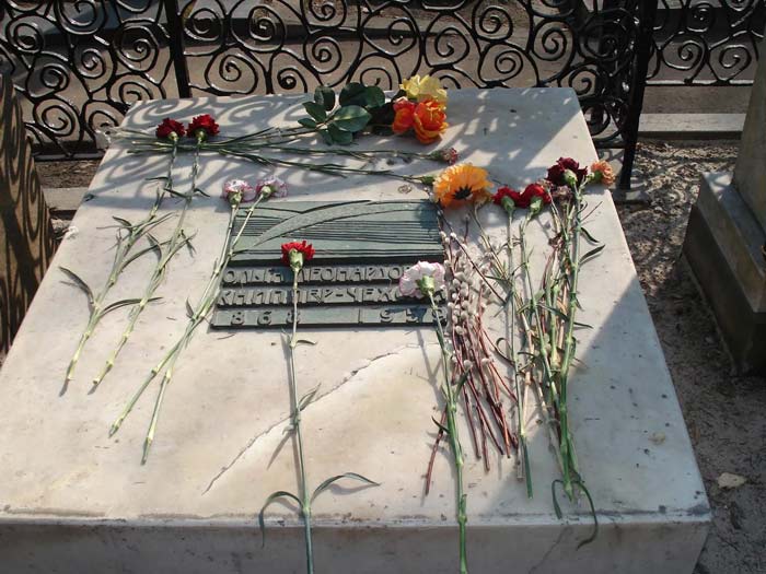 могила Ольги Чеховой