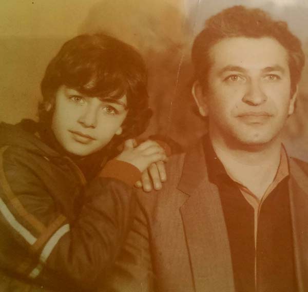 Себастьян Сисак в детстве с отцом