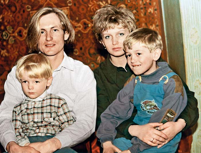 Сергей Челобанов с первой женой и сыновьями