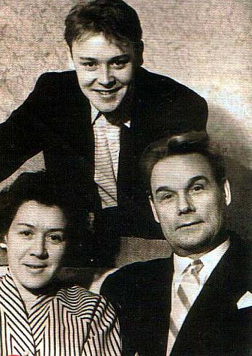 Сергей Столяров с женой и сыном