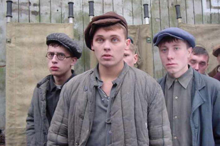 кадр из фильма Барак 2