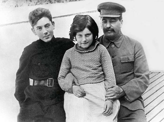 Василий Сталин в детстве с отцом и сестрой