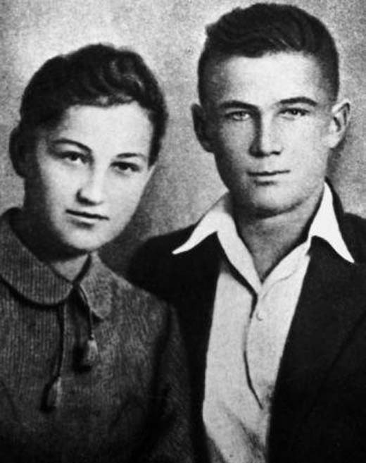 Зоя Космодемьянская и брат Александр