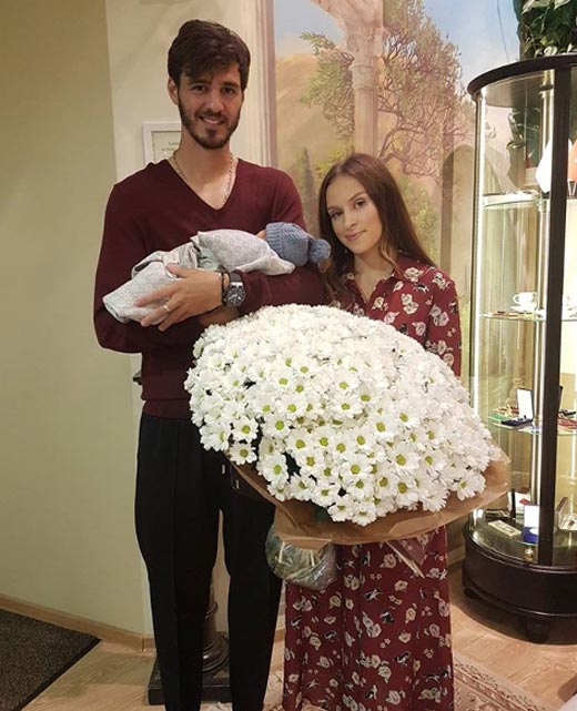 Александр Ерохин жена Вероника и сын