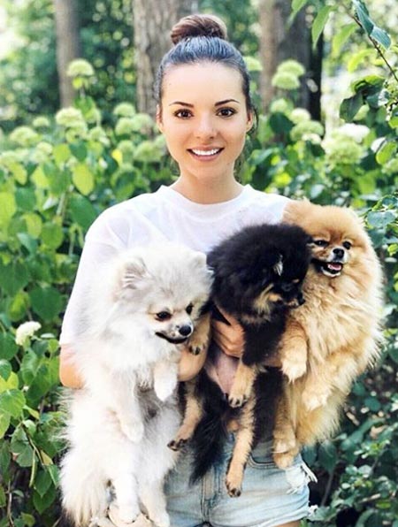 Анна Глаубэ с собаками