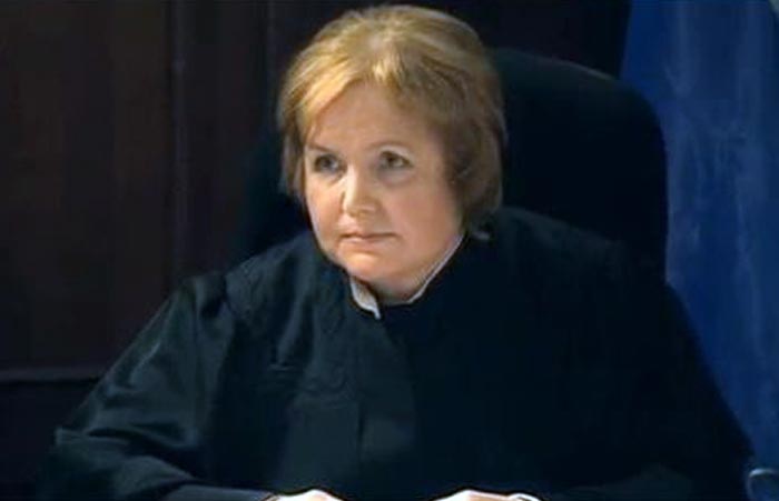 Людмила Ярошенко в фильме Такая обычная жизнь