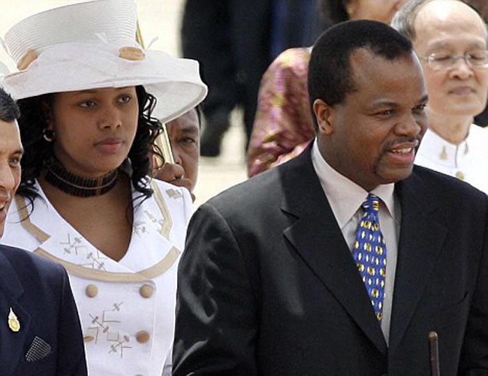 король Мсвати III и жены