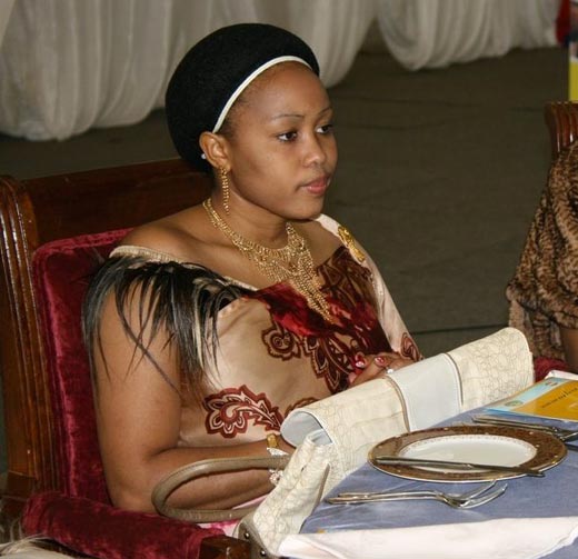 король Мсвати III и жены