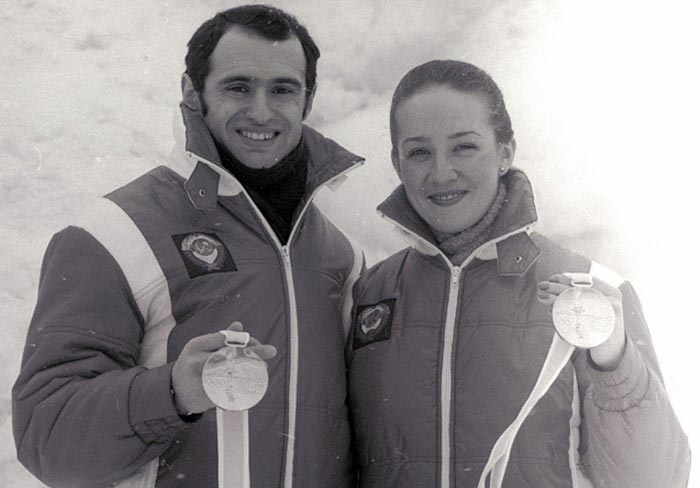 Наталья Линичук и Геннадий Карпоносов с олимпийскими медалями