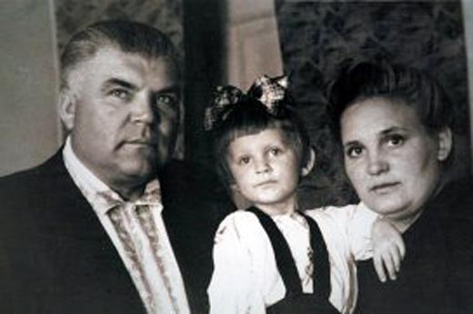 Родион Малиновский с женой Раисой и дочерью Натальей