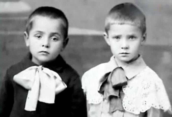 Руфина Нифонтова в детстве с братом Вячеславом