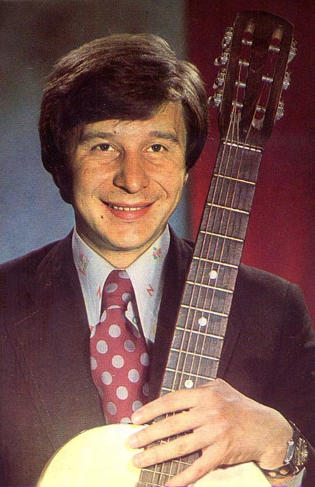 Сергей Гурзо младший с гитарой