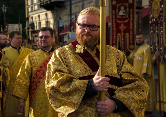 Виталий Милонов в церкви