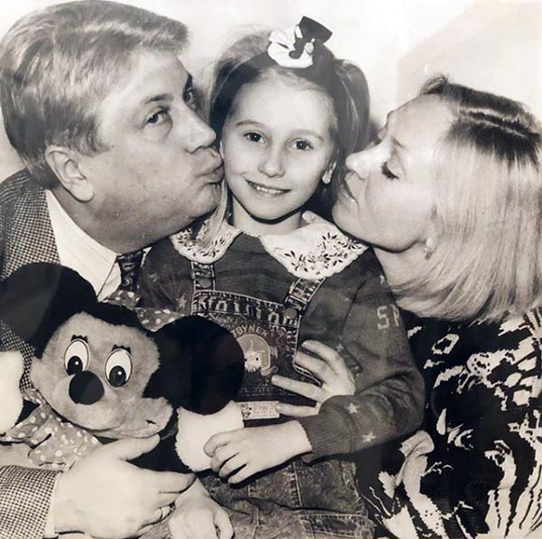 Анастасия Винокур в детстве с родителями
