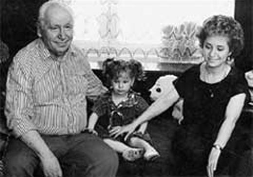 Игорь Шаферан с дочерью и внучкой