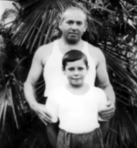Михаил Швыдкой в детстве с отцом