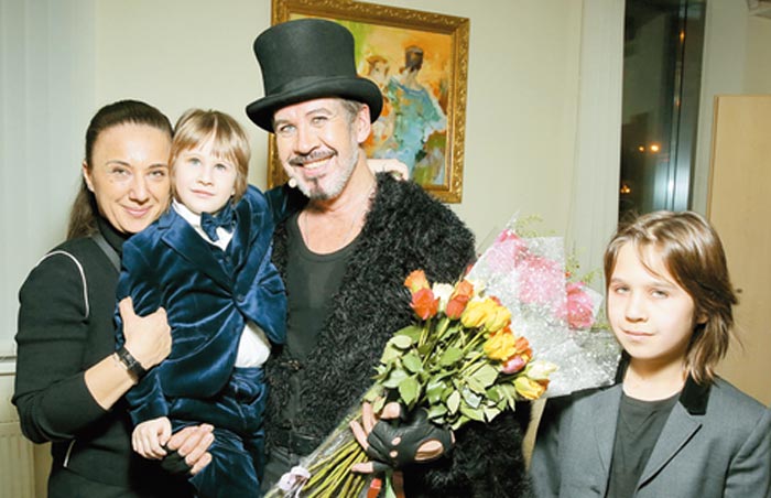 Валерий Ярёменко с женой и сыновьями