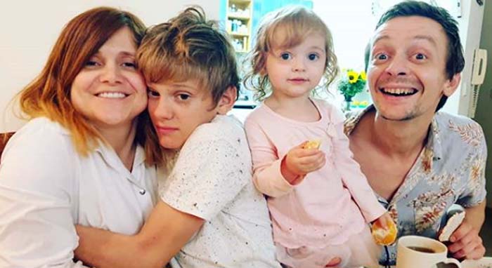Евгений Кулаков с женой и детьми