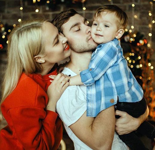 Илья Ильиных с женой и сыном