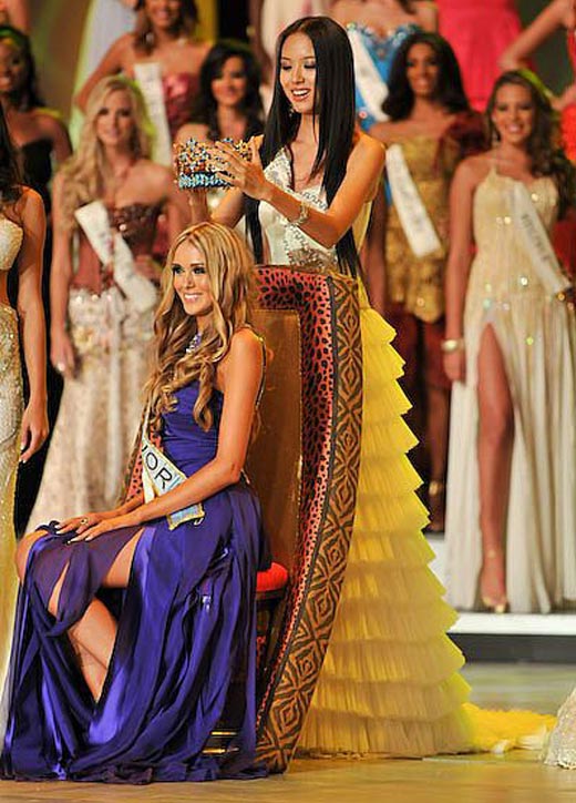 Ксения Сухинова получает корону Мисс Мира 2008