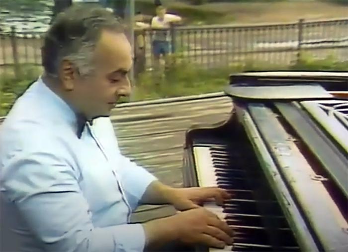 советский пианист Левон Оганезов