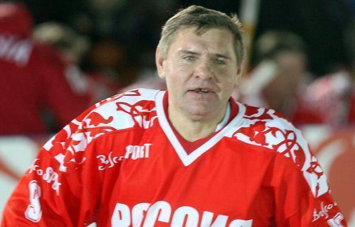 хоккеист Владимир Крутов