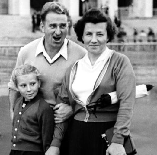 Анатолий Тарасов и жена Нина с дочерью Татьяной