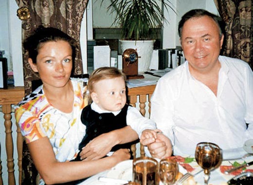 Андрей Караулов и Ксения Колпакова с сыном