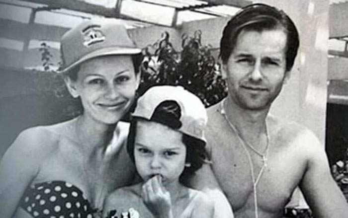Андрей Ливанов в детстве с родителями