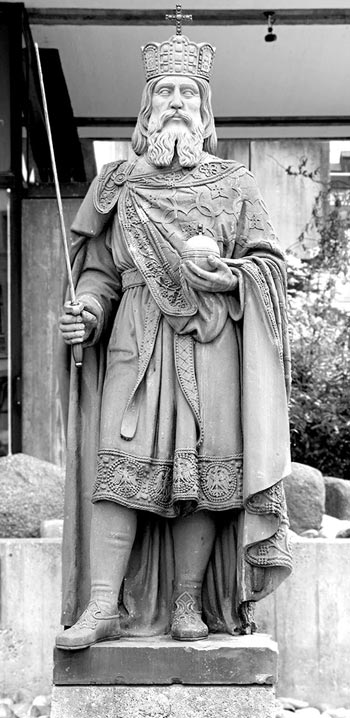 статуя Карла Великого