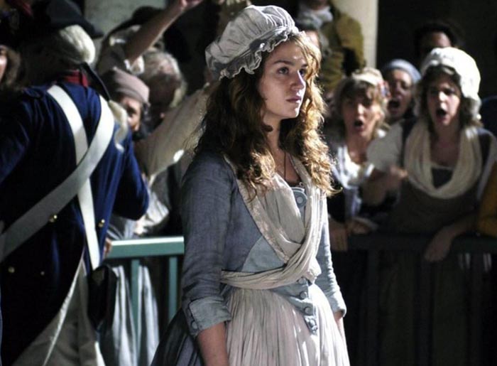 Эмили Декьенн в роли Шалотты Корде