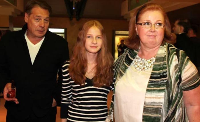 Игорь Янковский с женой и дочерью