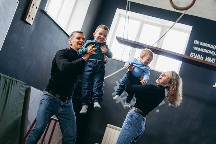 Ирина Комарова с мужем и детьми