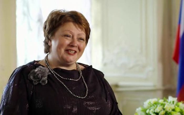 Лора Коробских в фильме Разрешите тебя поцеловать на свадьбе