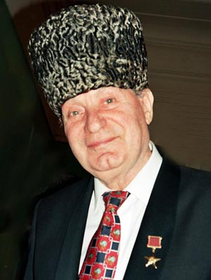 Махмуд Эсамбаев